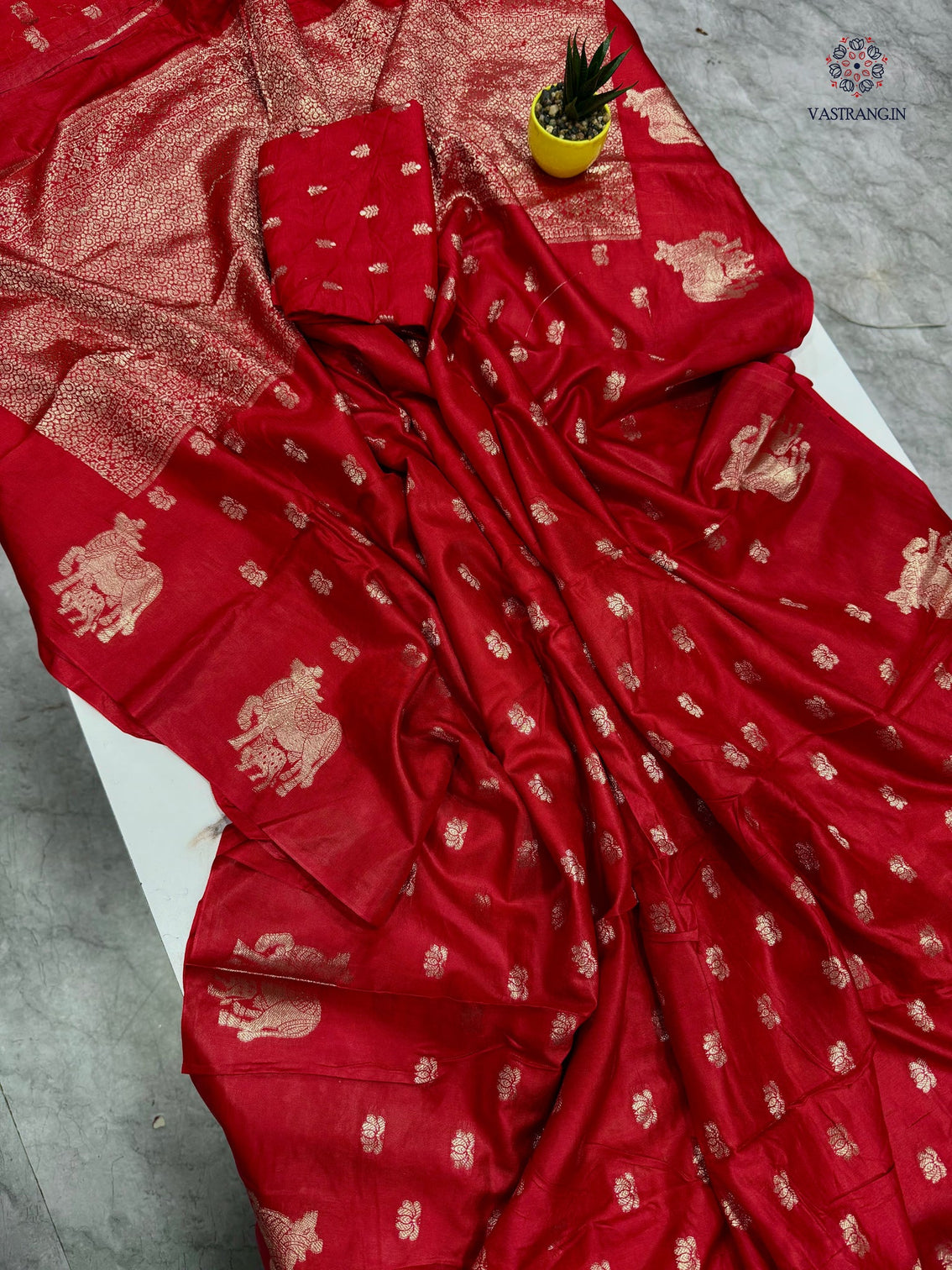 New Festive Wear Purple Color Viscose Georgette Jacquard Weaving Work Fancy Designer Saree